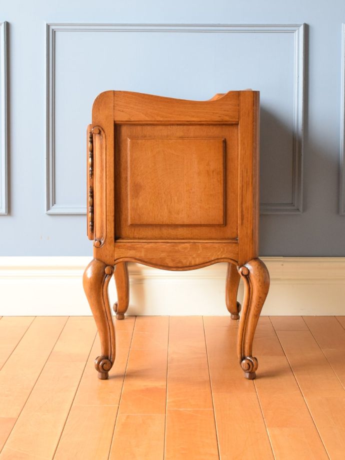 サイドキャビネットの側面