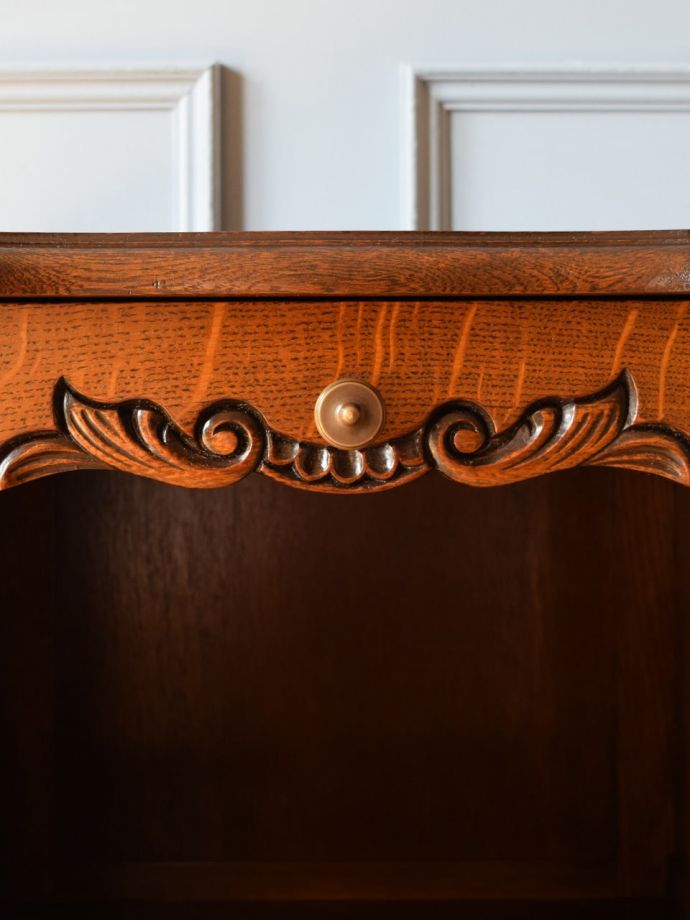 サイドキャビネットの装飾