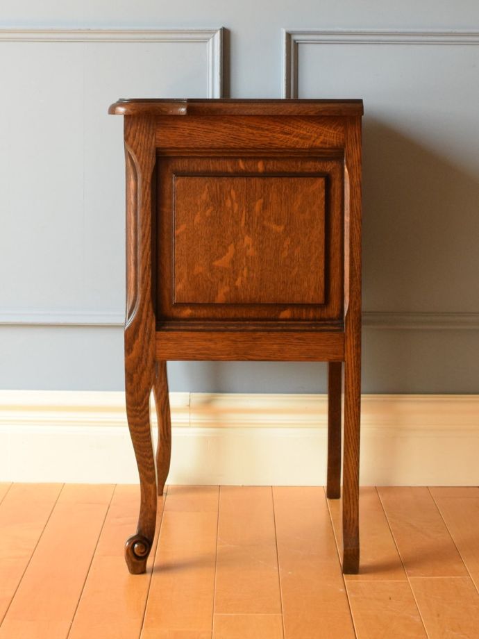 サイドキャビネットの側面