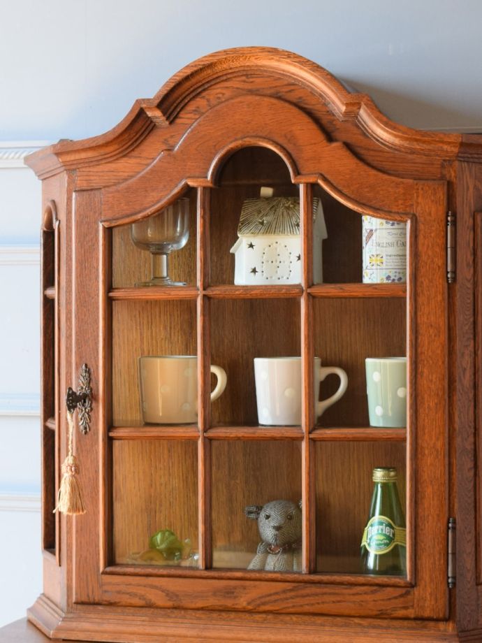 フランスの家具らしい美しいフォルム