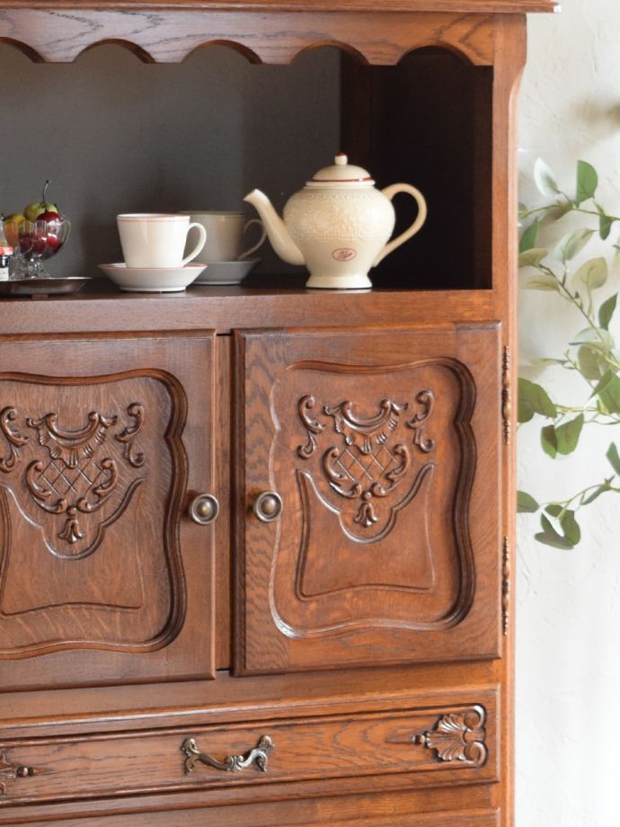 フランスのアンティークらしい美しい彫