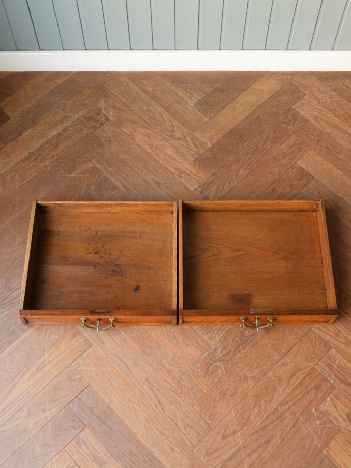 サイドボードの引き出し