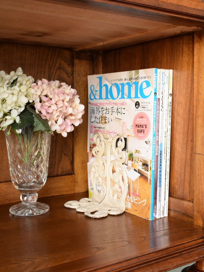 サイドボードの扉を開けると