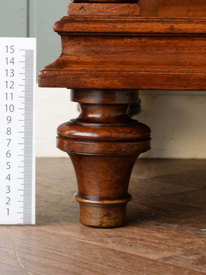 アンティーク家具の脚