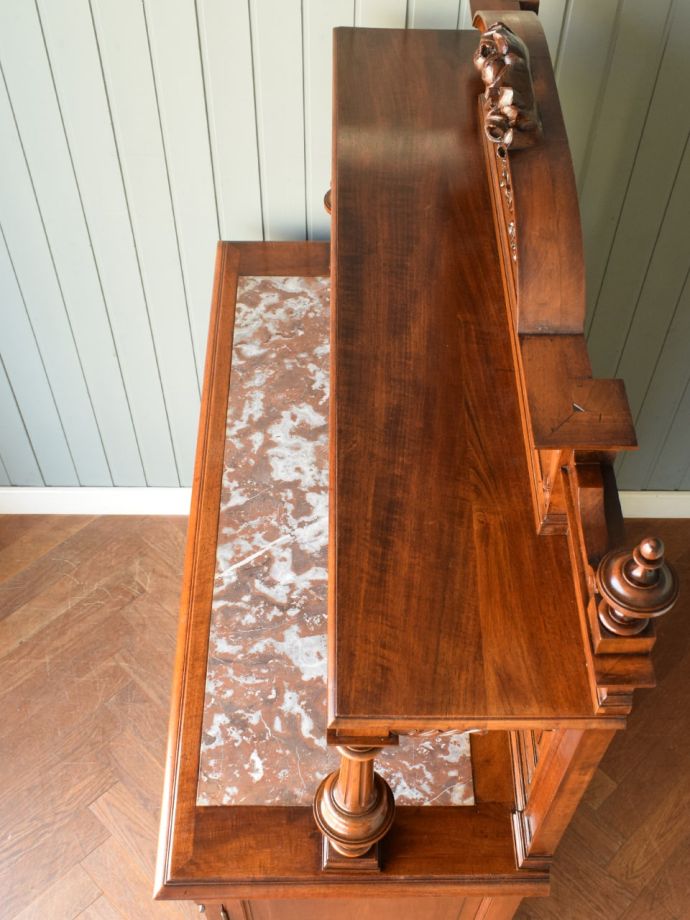 サイドボードの天板