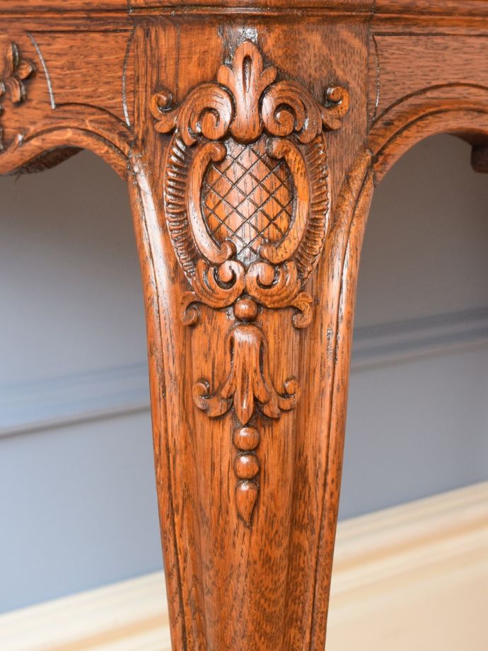 フランスらしい彫