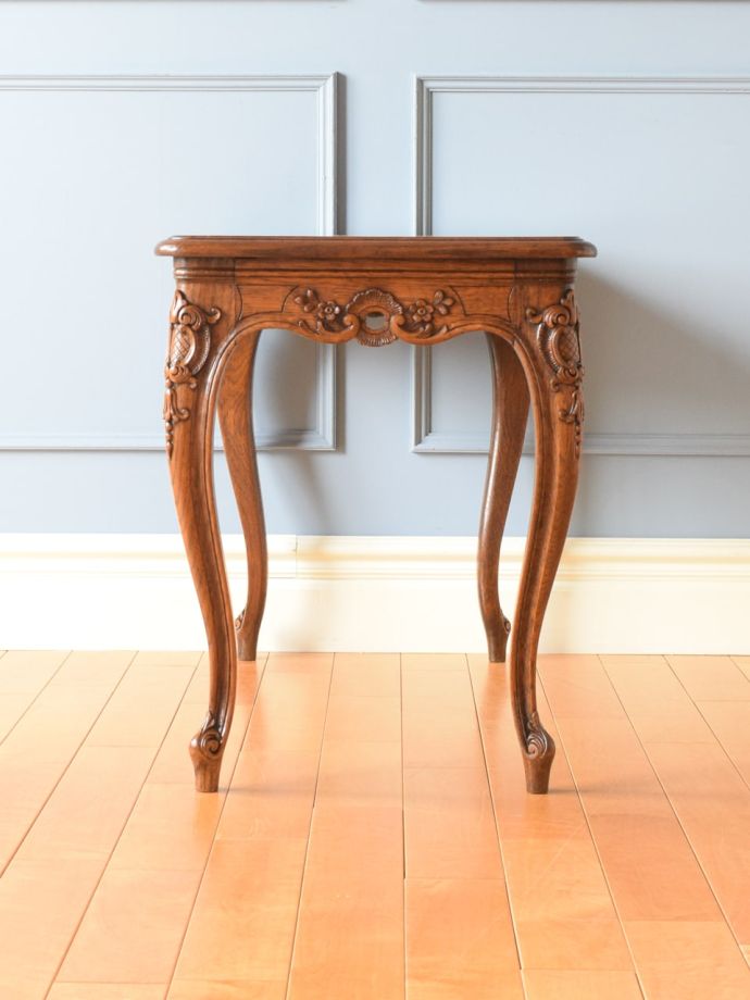 コーヒーテーブルの側面