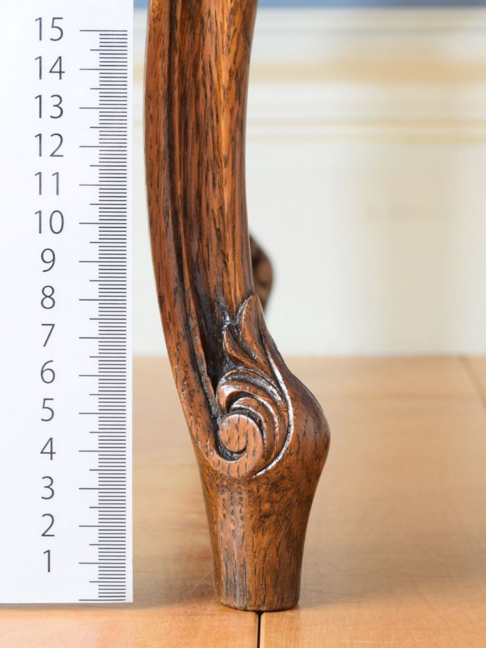 アンティークテーブルの脚