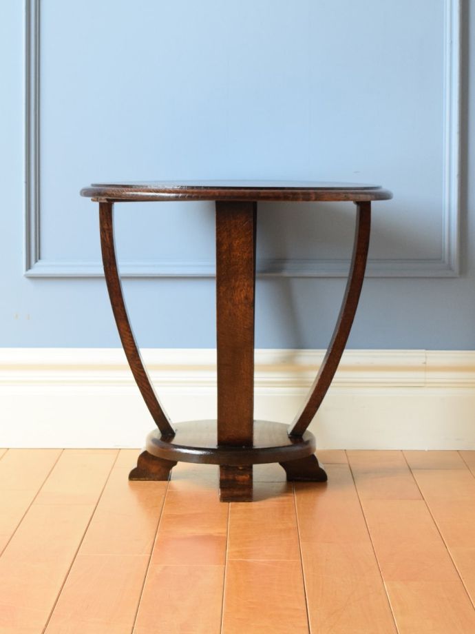 どこから見てもキレイなサイドテーブル