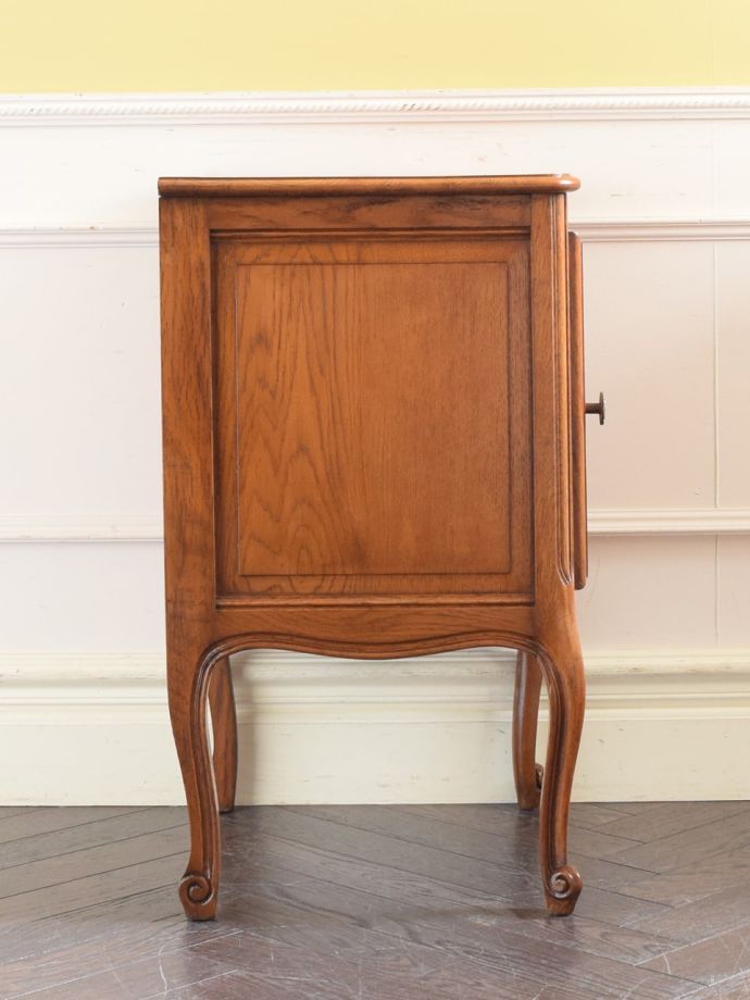 サイドキャビネットの側面