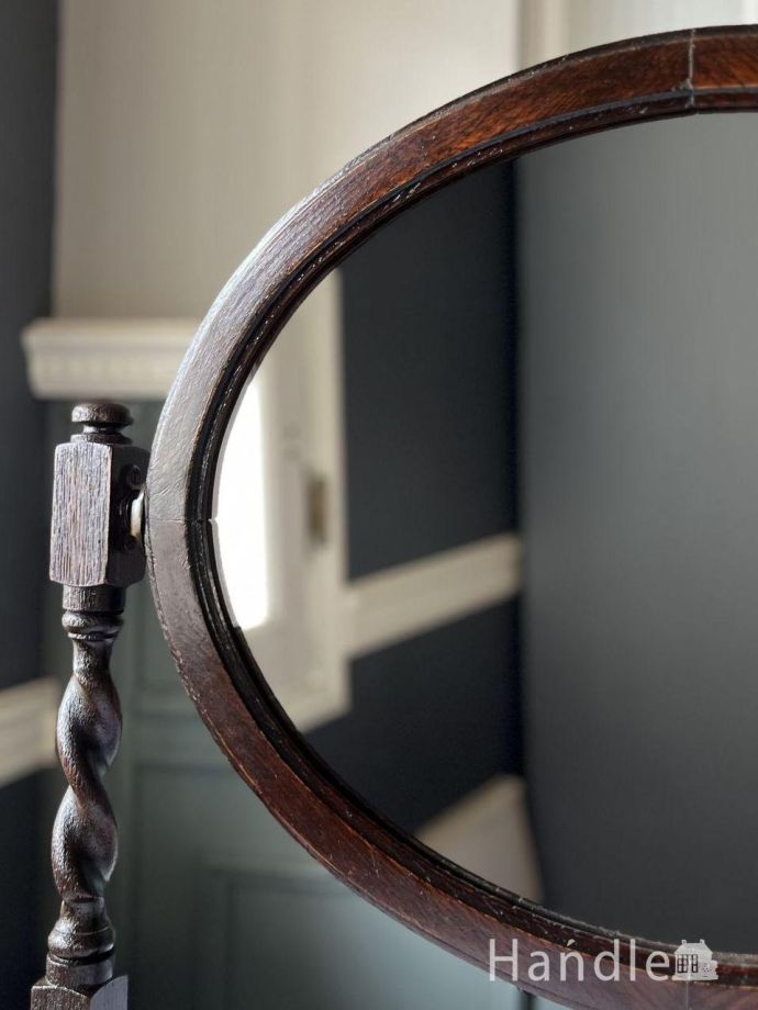 木製のスタンドミラー