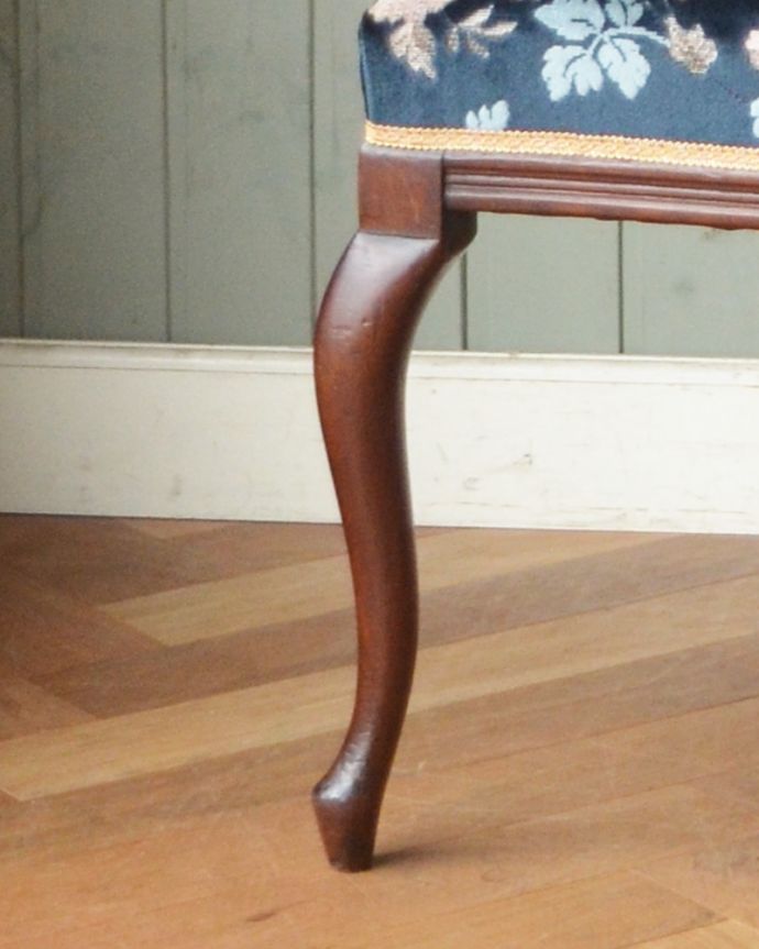 セティ・ソファ・ベンチ アンティーク チェア 1910年代のアンティークセティ(ソファベンチ)、高級感溢れるマホガニー材の家具。きちんとメンテナンスをしているので、大柄な男性でも安心してお掛けください。(j-593-c)