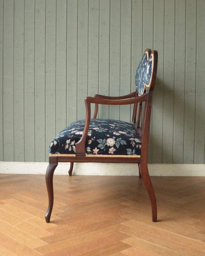 セティ・ソファ・ベンチ アンティーク チェア 1910年代のアンティークセティ(ソファベンチ)、高級感溢れるマホガニー材の家具。横から見ても綺麗な装飾が楽しめます。(j-593-c)