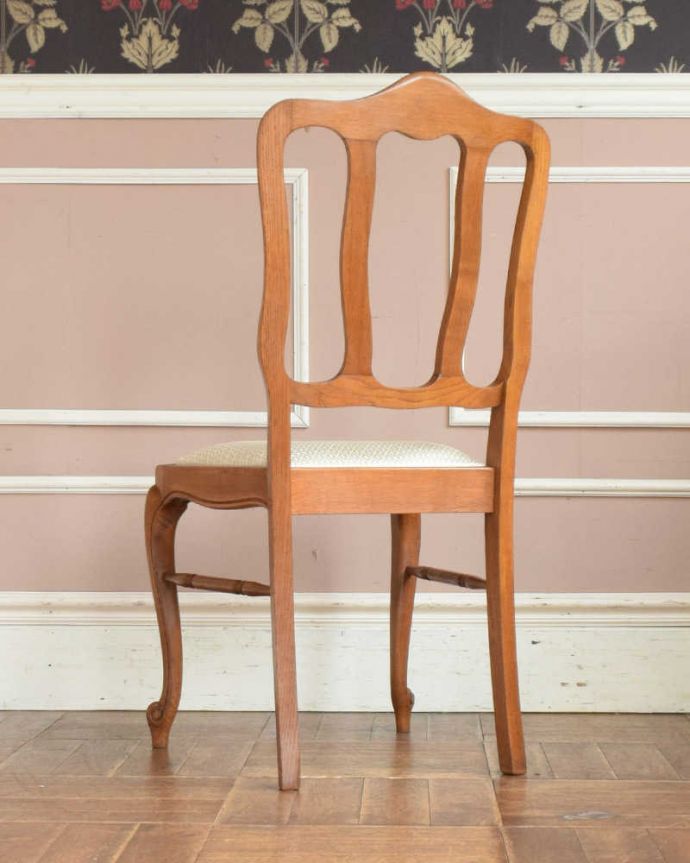 アンティークダイニングチェアの後ろ姿