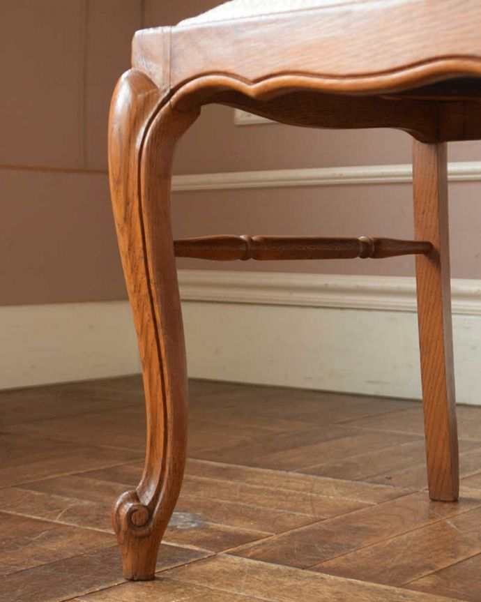 アンティークチェアの脚