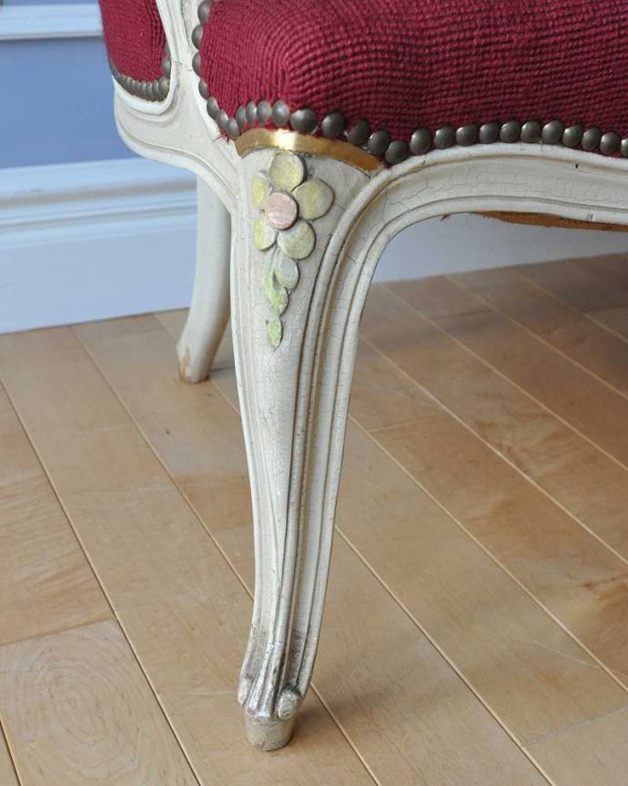 セティ・ソファ・ベンチ アンティーク チェア ロココ調のアンティークソファ、プチポワンのサロンチェア(2人掛け)。フランスらしい彫が彩ります。(j-602-c-1)