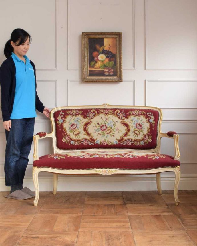 セティ・ソファ・ベンチ アンティーク チェア ロココ調のアンティークソファ、プチポワンのサロンチェア(2人掛け)。フランスらしい優雅な椅子アンティークだからこそ手に入れることが出来るプチポワンのセティ。(j-602-c-1)