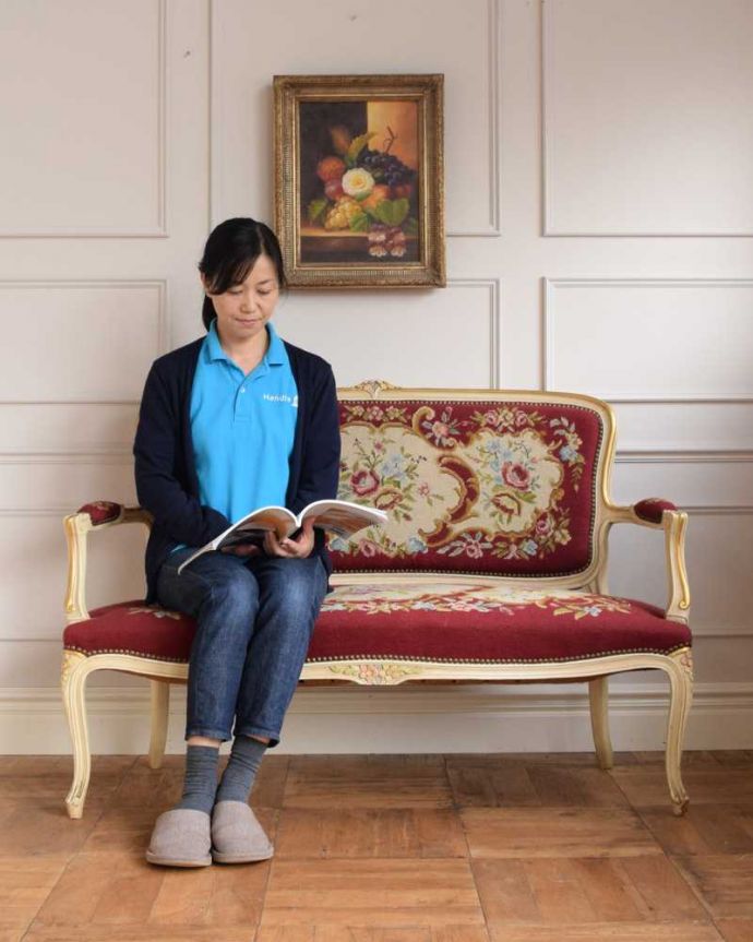 セティ・ソファ・ベンチ アンティーク チェア ロココ調のアンティークソファ、プチポワンのサロンチェア(2人掛け)。ここに座るだけでマリーアントワネット気分きちんと修復してありますので、見て楽しむだけじゃなく実際に座って時間を忘れてくつろいで下さい。(j-602-c-1)