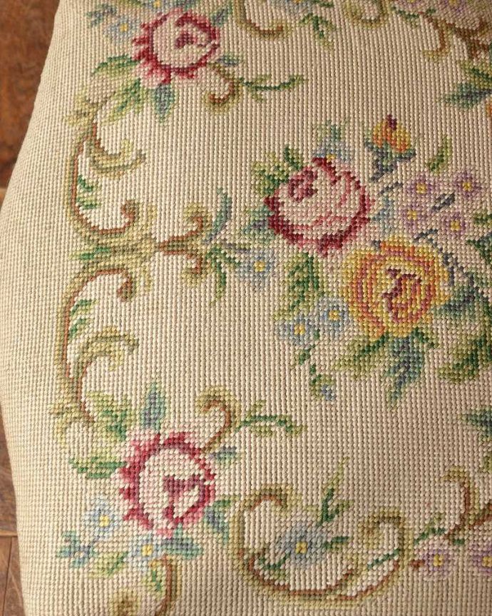 サロンチェア アンティーク チェア 刺繍が美しいフランス生まれのアンティークプチポワンチェア。女性らしいデザインコンディションがいいものを選んできました。(j-619-c)