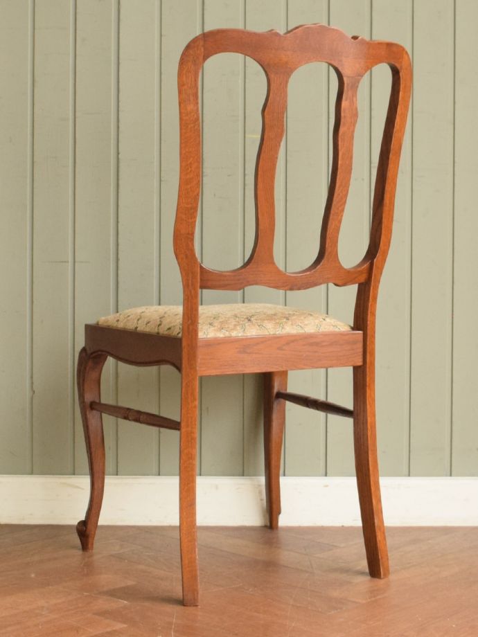 アンティークダイニングチェアの後ろ姿