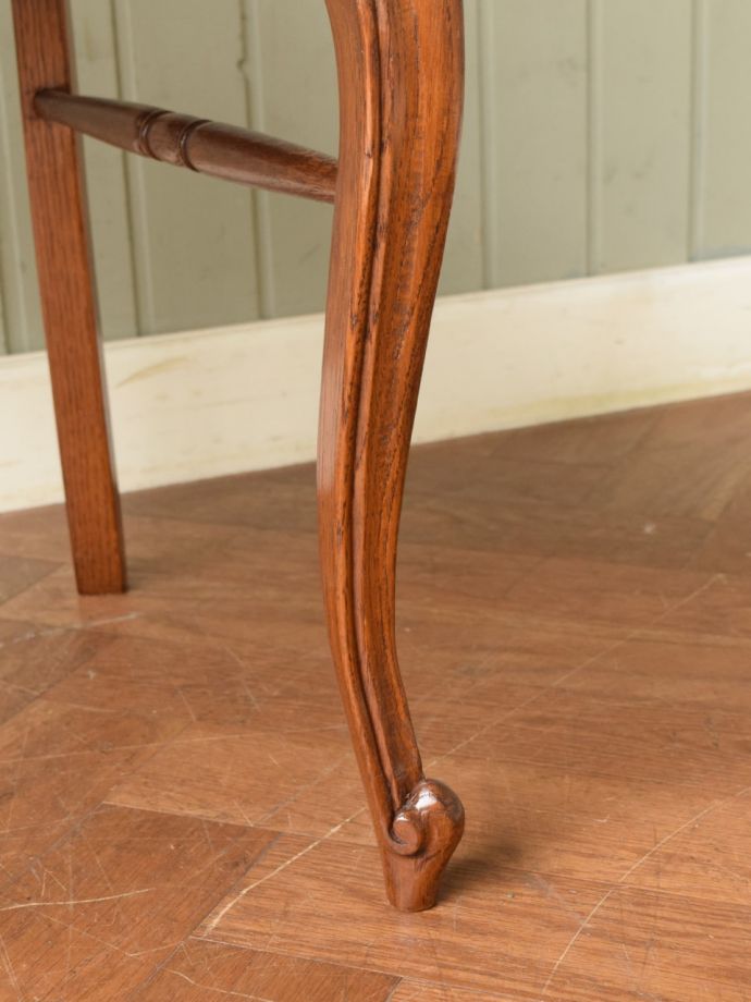 アンティークチェアの脚