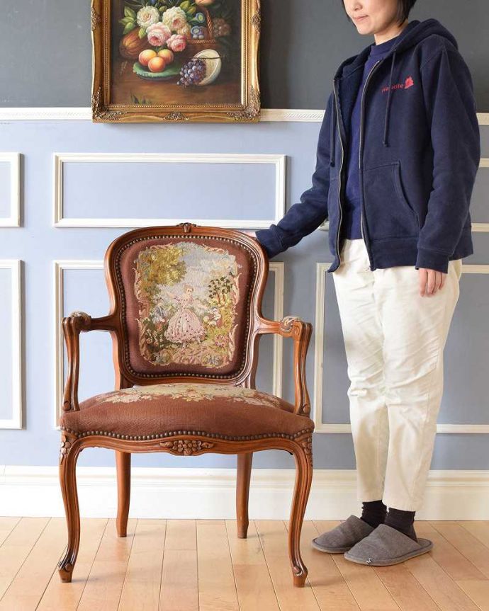 1Pソファ(ラウンジチェア) アンティーク チェア フランス輸入の刺繍が美しいエレガントなプチポワンのアームチェア。女性らしさたっぷり。(j-627-c)