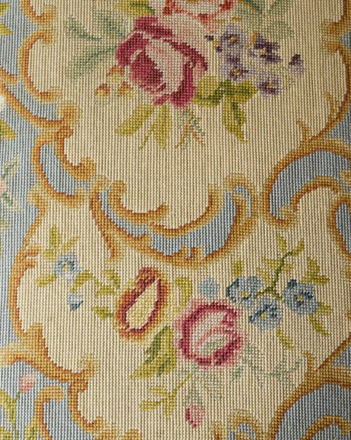 セティ・ソファ・ベンチ アンティーク チェア フランスのアンティークソファ(セティ)、華やかなプチポワンサロンチェア(2人掛け)。キレイなものだけを買い付けています買い付けの時、よく吟味して状態のいいことを確認したプチポワンしか選んでいません。(j-644-c)