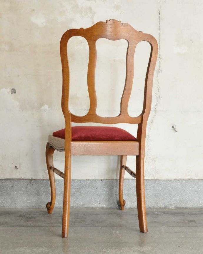 アンティークダイニングチェアの後ろ姿