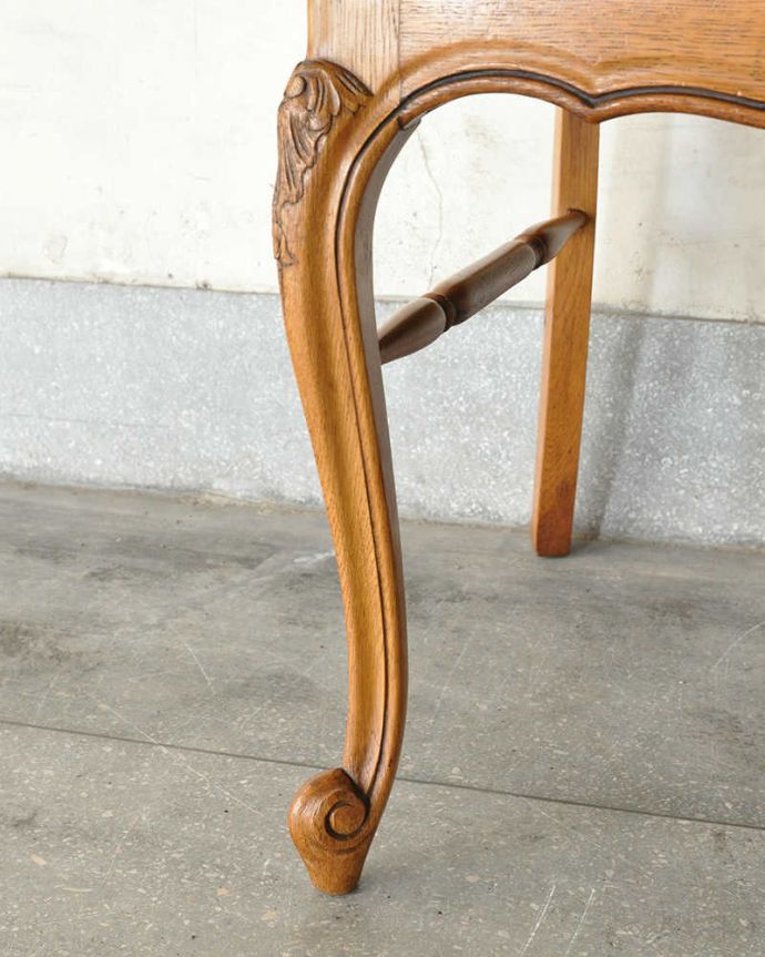 アンティークチェアの脚