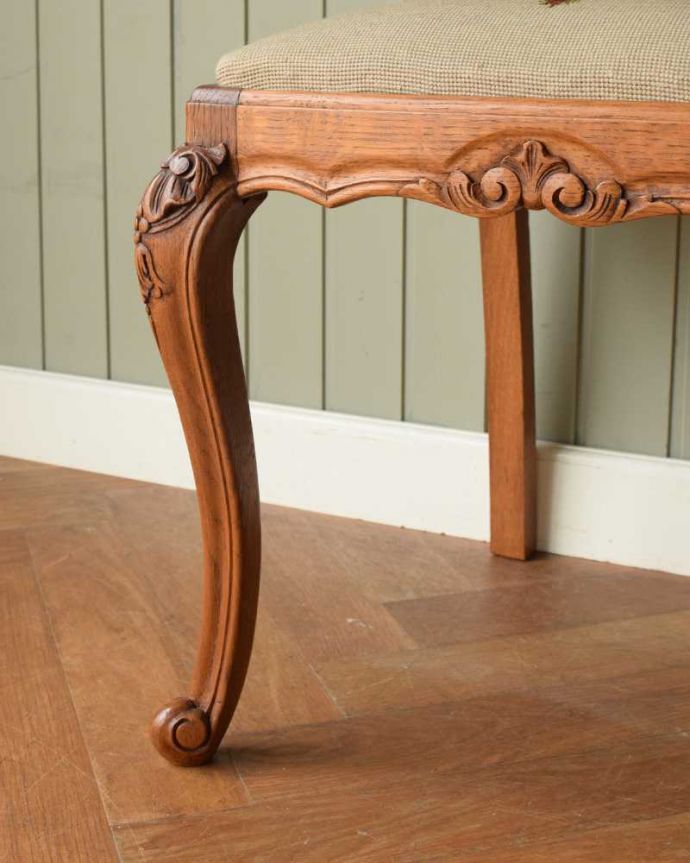 アンティークチェアの脚