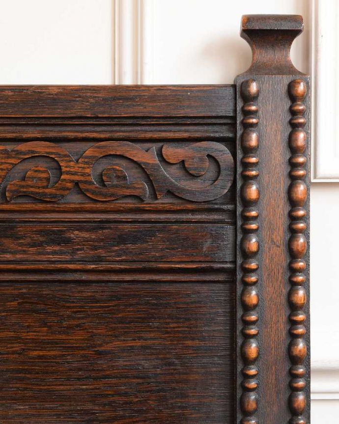 セティ・ソファ・ベンチ　アンティーク チェア　とってもめずらしいアンティークの椅子、イギリスの引き出し付きベンチ。いろんな場所で見えるこだわり彫のデザインもいろいろありますが、個人的に美しいと思える女性らしく優雅な彫を選んできました。(j-669-c)