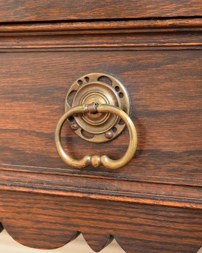 セティ・ソファ・ベンチ　アンティーク チェア　とってもめずらしいアンティークの椅子、イギリスの引き出し付きベンチ。開ける度にワクワク高級感漂うアンティークらしいデザインの取っ手。(j-669-c)