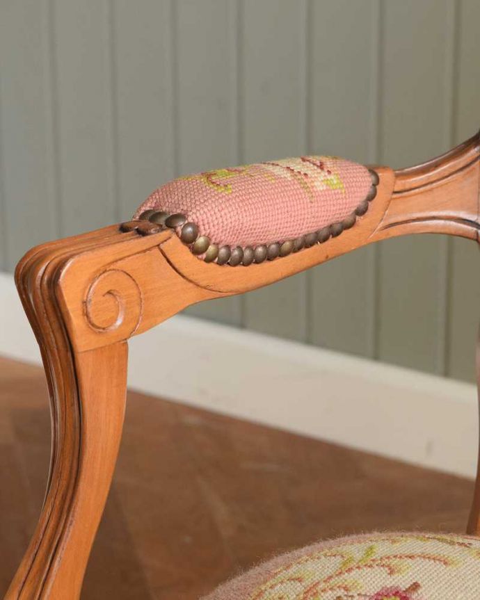 アンティークの椅子のアーム