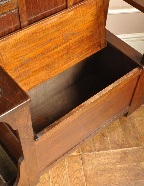 アンティークの玄関収納 アンティーク家具 風格あるアンティークの英国家具、鏡が付いたホールスタンド。玄関にあると便利なベンチ付き。(j-682-f-1)