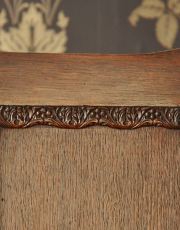 アンティークの玄関収納 アンティーク家具 風格あるアンティークの英国家具、鏡が付いたホールスタンド。カッコイイ装飾さりげなく施された美しい装飾。(j-682-f-1)