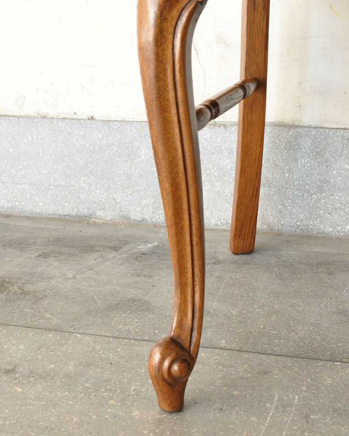 アンティークチェアの脚