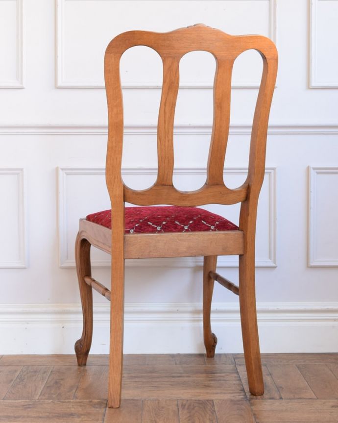 アンティークダイニングチェアの後ろ姿