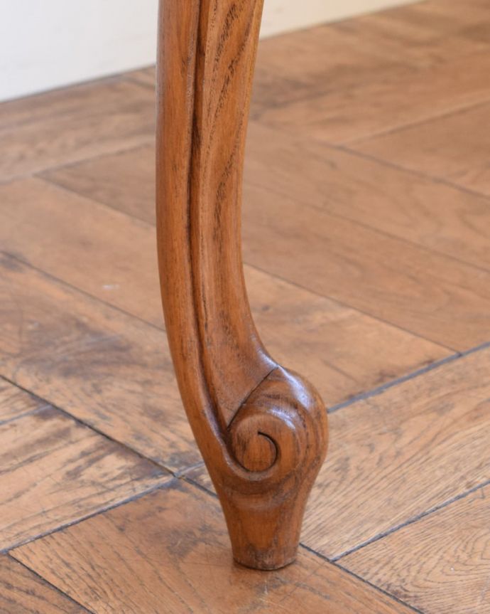 アンティークチェアの脚