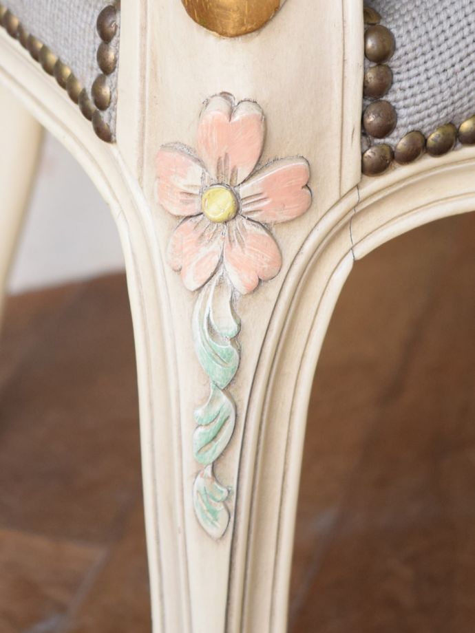アンティークチェア・椅子　プチポワンアームチェア　フランスらしい彫が彩ります。(j-687-c)