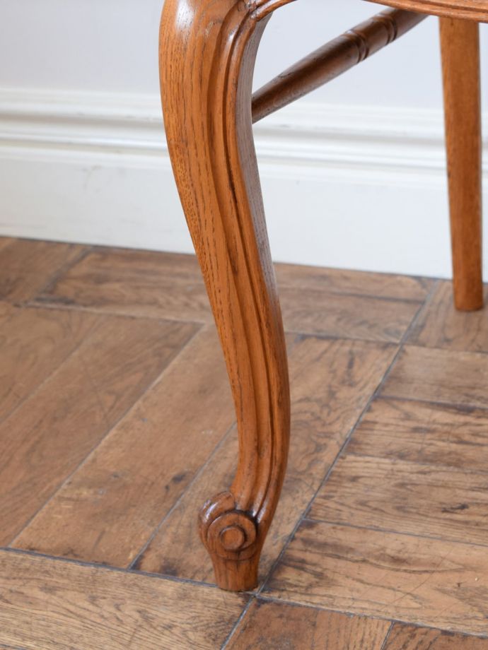 アンティークチェアの脚