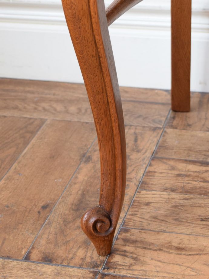 アンティークチェアの脚