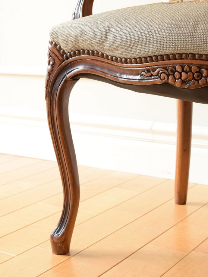 アンティークチェアの脚