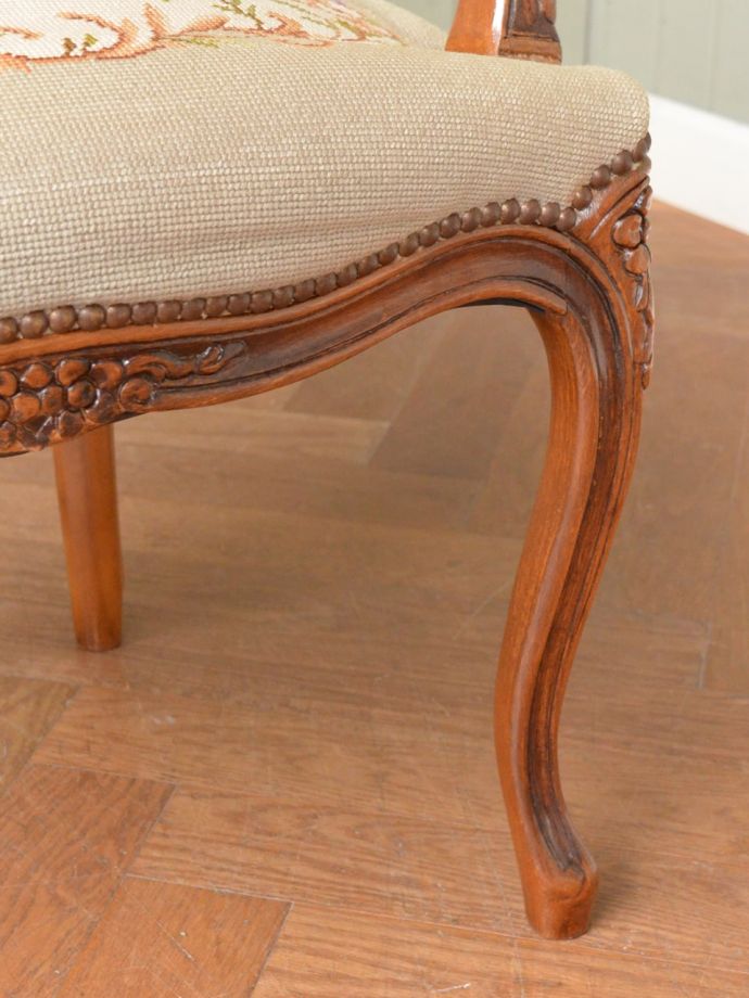 アンティークチェアの脚