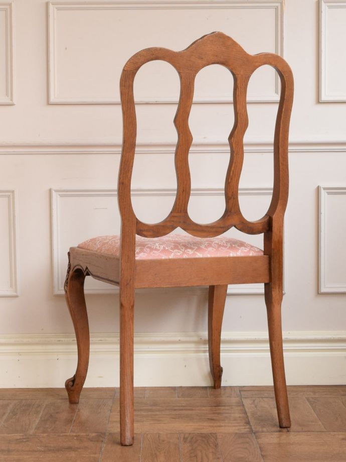 アンティークダイニングチェアの後ろ姿