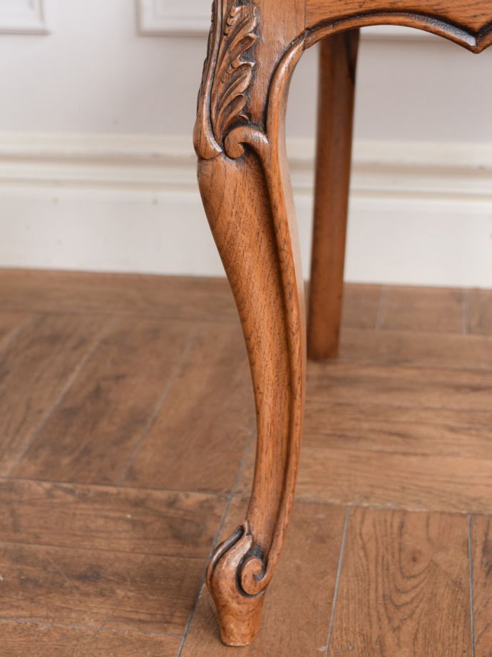 アンティークチェアの脚