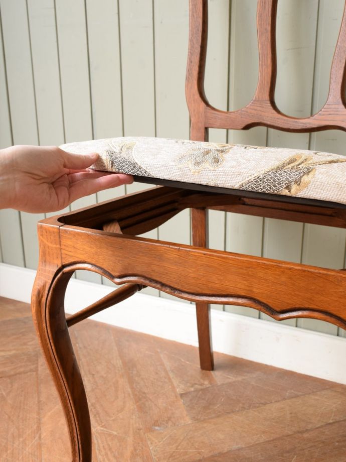 取り外しが出来る椅子の座面