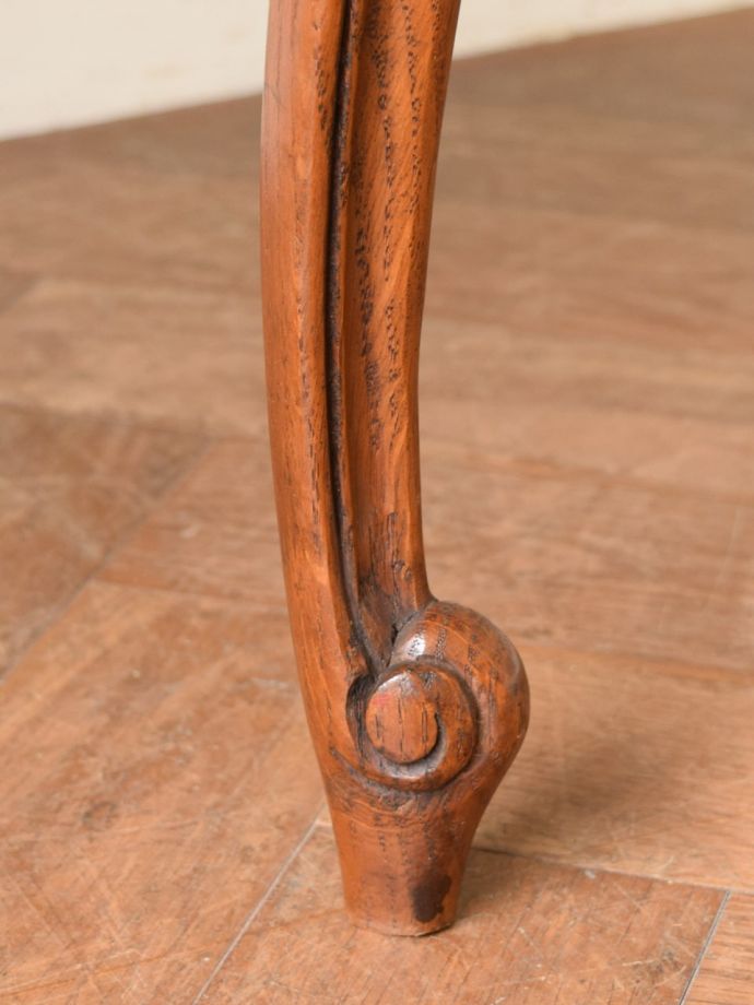 アンティークチェアの脚