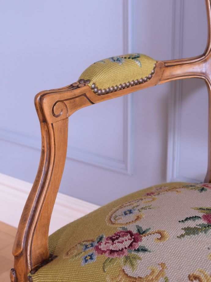 アンティークの椅子のアーム