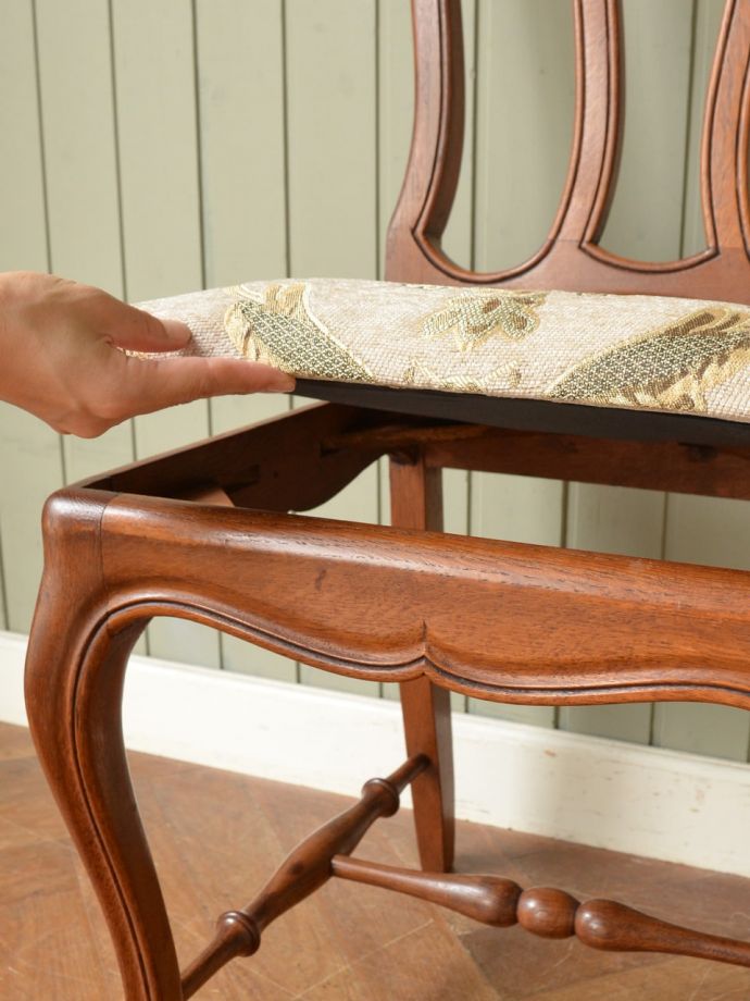 取り外しが出来る椅子の座面