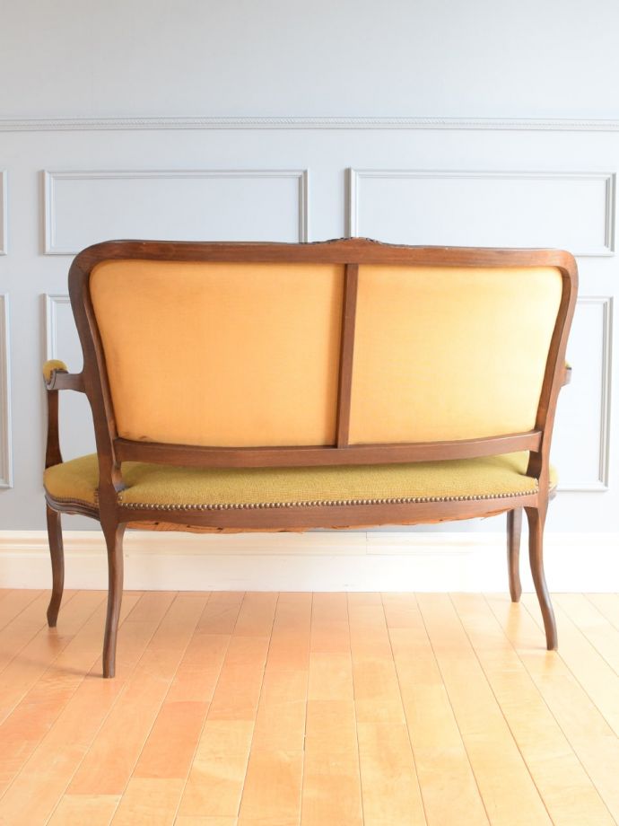 アンティークのセティの後ろ姿